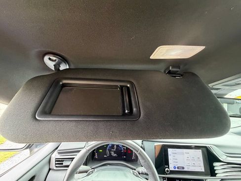 Used 2025 Toyota Camry SE FWD image 30