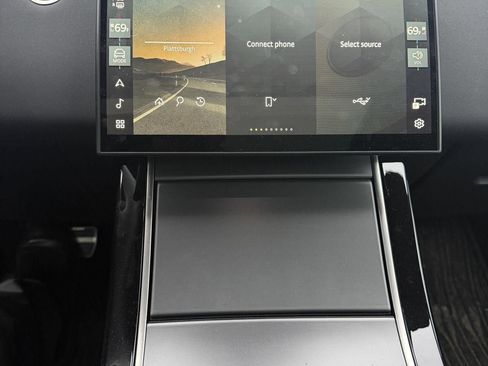 Used 2024 Land Rover Range Rover Evoque Dynamic SE image 12