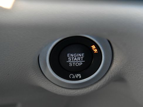 Used 2023 Chrysler Pacifica Touring-L FWD image 31