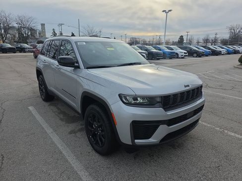 New 2026 Jeep Grand Cherokee Altitude AWD/4WD image 3