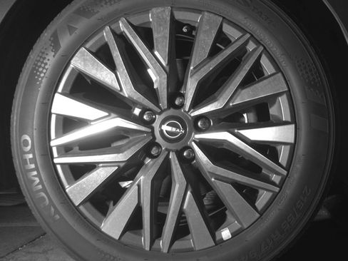 Used 2025 Nissan Altima 2.5 SV FWD image 10
