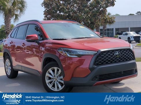 Certified 2022 Toyota Corolla Cross LE FWD image 1