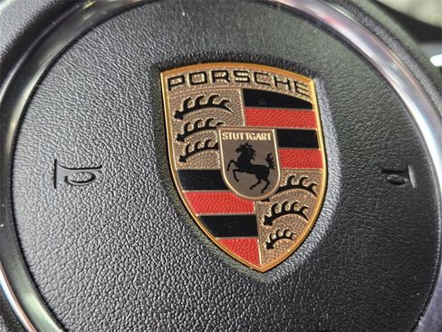 Used 2025 Porsche Macan image 37