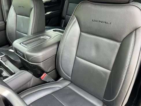 Used 2021 GMC Yukon XL Denali AWD/4WD image 16