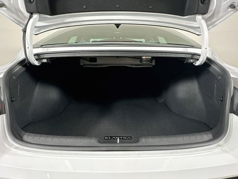 Used 2026 Hyundai Elantra Limited FWD image 29