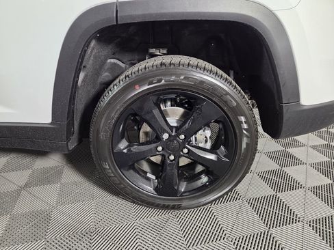 New 2025 Jeep Grand Cherokee Altitude image 17