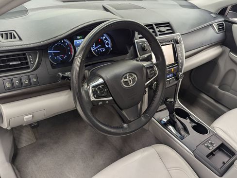 Used 2017 Toyota Camry XSE image 3
