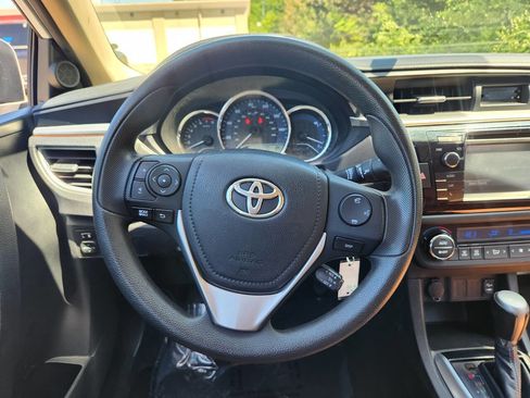 Used 2015 Toyota Corolla LE FWD image 33