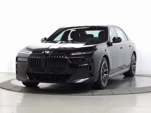 Used 2026 BMW 760i xDrive w/ Executive Package AWD/4WD image 3