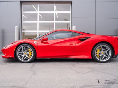 Used 2021 Ferrari F8 Tributo image 3