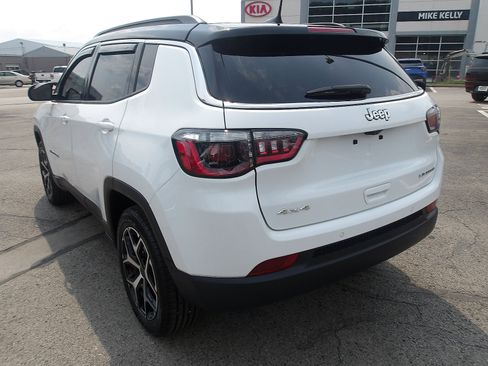 Used 2025 Jeep Compass Limited w/ Sun & Sound Group AWD/4WD image 5