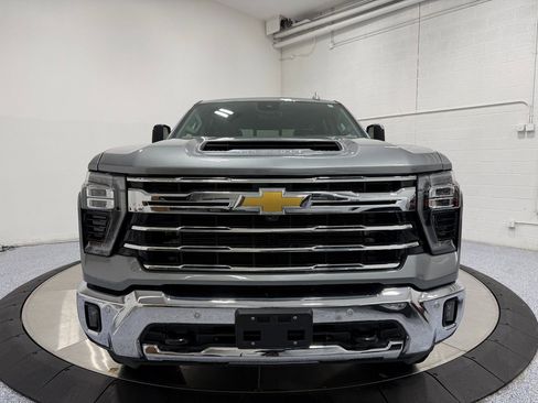 Used 2025 Chevrolet Silverado 2500 LTZ w/ LTZ Convenience Package image 2