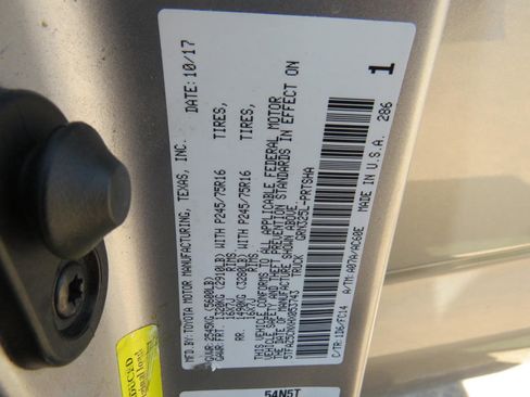 Used 2017 Toyota Tacoma SR5 w/ Tow Package image 32