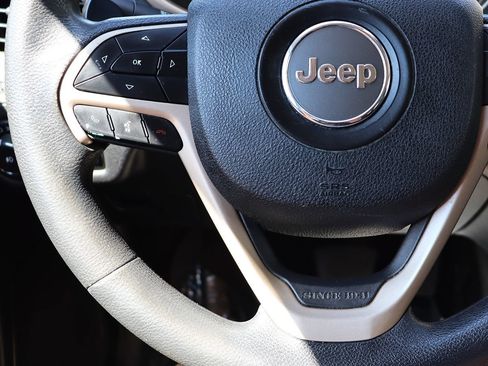 Used 2018 Jeep Cherokee Latitude FWD image 51