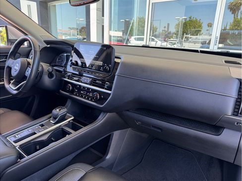 Used 2022 Nissan Pathfinder SL w/ SL Premium Package FWD image 23