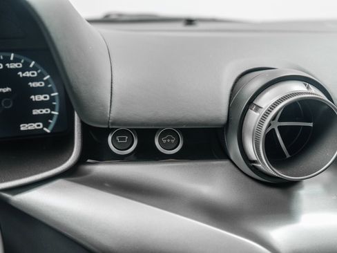 Used 2016 Ferrari F12 Berlinetta RWD image 27