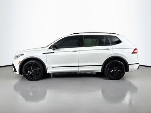Certified 2023 Volkswagen Tiguan SE R-Line AWD/4WD image 4