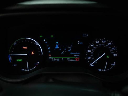 Used 2025 Toyota Sienna XLE w/ XLE Plus Package image 18