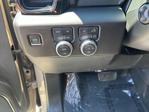 Used 2022 GMC Sierra 1500 AT4 w/ AT4 Preferred Package AWD/4WD image 17
