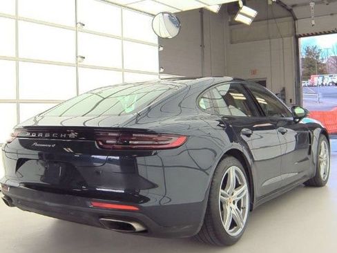 Used 2018 Porsche Panamera RWD image 2