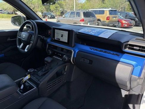 Certified 2025 Toyota Tacoma TRD Off-Road image 17