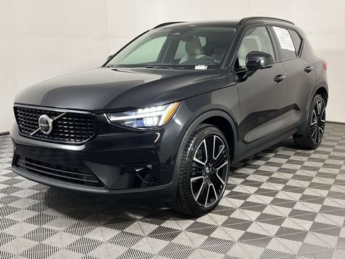 Certified 2025 Volvo XC40 B5 Ultra image 6