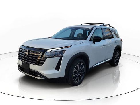 New 2026 Nissan Pathfinder Platinum AWD/4WD image 2