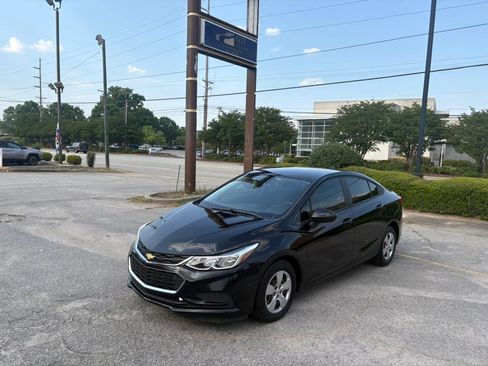 Used 2018 Chevrolet Cruze LS FWD image 1