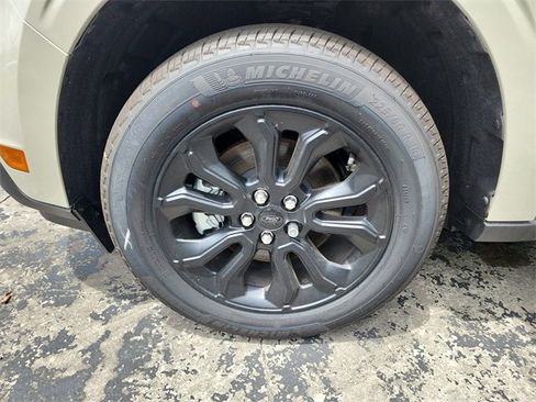 New 2024 Ford Maverick XLT w/ XLT Luxury Package image 28