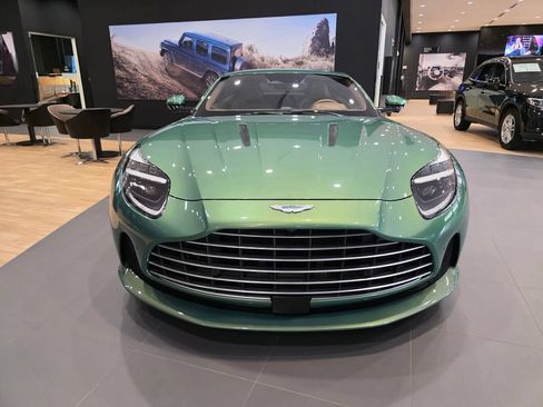Used 2024 Aston Martin DB12 Coupe RWD image 2