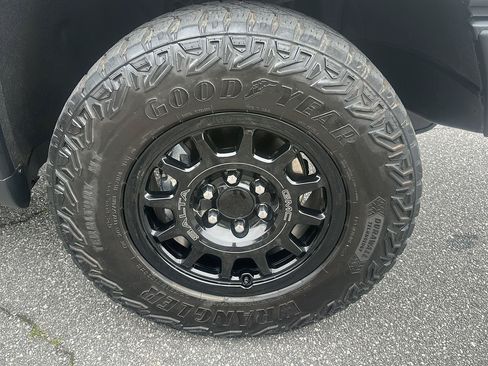 Used 2024 GMC Sierra 1500 AT4X w/ AT4X AEV Edition AWD/4WD image 4