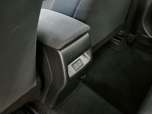 Used 2025 Toyota Corolla LE FWD image 28