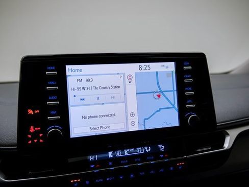 Used 2022 Toyota Sienna Limited image 21