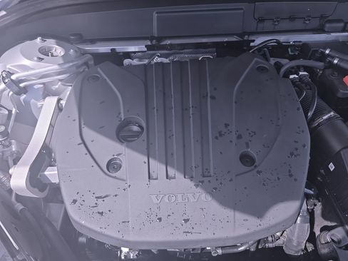 Certified 2025 Volvo XC60 B5 Core AWD/4WD image 33