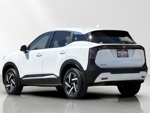 Used 2025 Nissan Kicks SV image 5