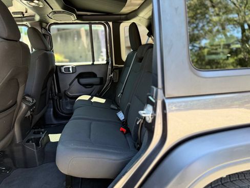 Used 2022 Jeep Wrangler Unlimited Sport AWD/4WD image 26