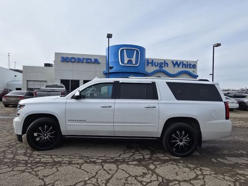 Used 2017 Chevrolet Suburban Premier image 12