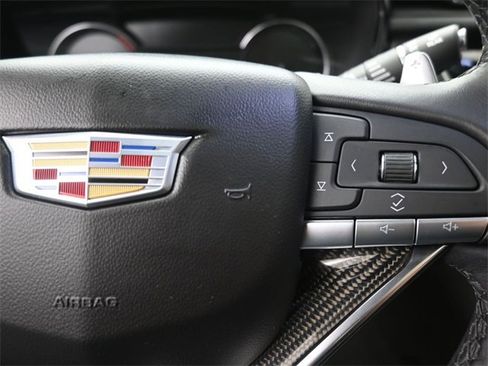 Used 2021 Cadillac XT6 Sport image 2