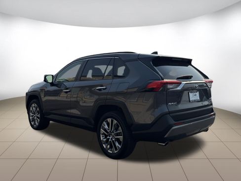 Used 2019 Toyota RAV4 Limited w/ Advanced Technology Package AWD/4WD image 5