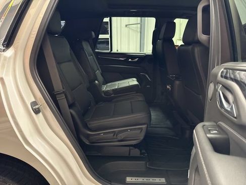 Used 2021 GMC Yukon Denali w/ Denali Premium Package AWD/4WD image 28
