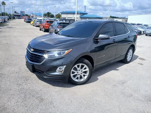 Used 2019 Chevrolet Equinox LT FWD image 2
