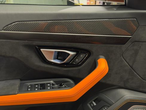 Used 2022 Lamborghini Urus image 16