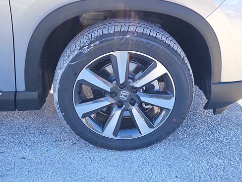 New 2025 Honda Pilot Touring image 4