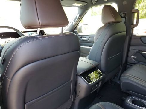 New 2025 Nissan Armada SL w/ Captain's Chari Seat Package AWD/4WD image 27