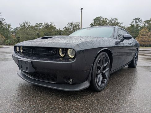 Used 2019 Dodge Challenger R/T w/ Blacktop Package image 9