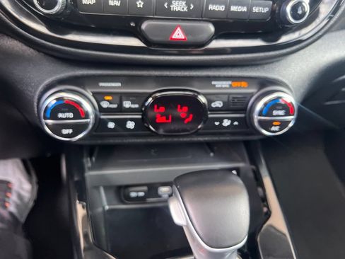 Certified 2022 Kia Soul GT-Line FWD image 58