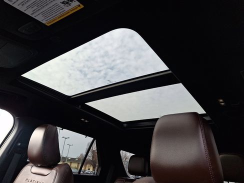 Certified 2023 Ford Explorer Platinum w/ Technology Package image 21