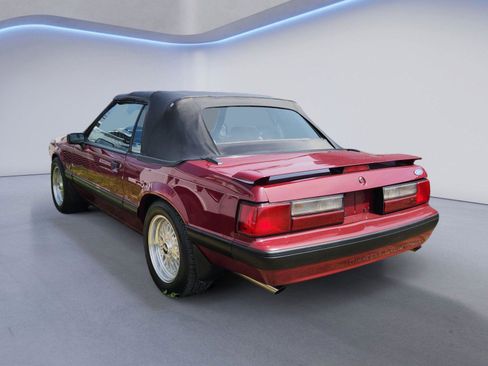 Used 1988 Ford Mustang LX RWD image 3