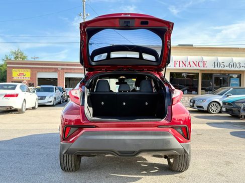 Used 2018 Toyota C-HR XLE FWD image 5