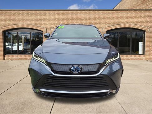 Used 2023 Toyota Venza XLE image 9